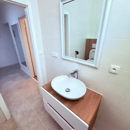 Cosy Cave Station In Prague 5 Apartment Exterior photo