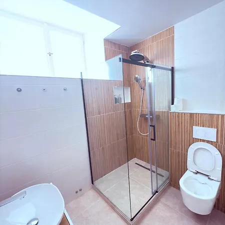 Cosy Cave Station In Prague 5 Apartment Exterior photo