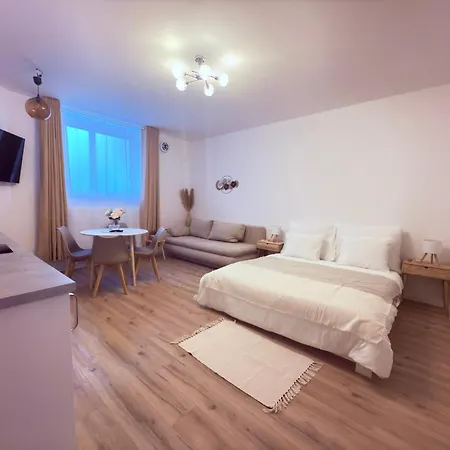 Cosy Cave Station In Prague 5 Apartment Exterior photo